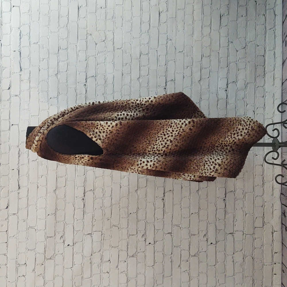 Animal Print Faux Fur Vest - Picture 5 of 10